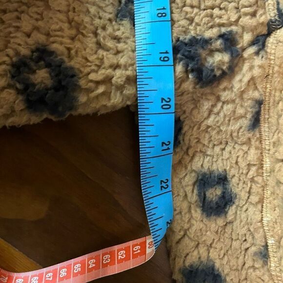 Albercrombie & Fitch women’s leopard print Sherpa jacket in medium - Picture 4 of 7